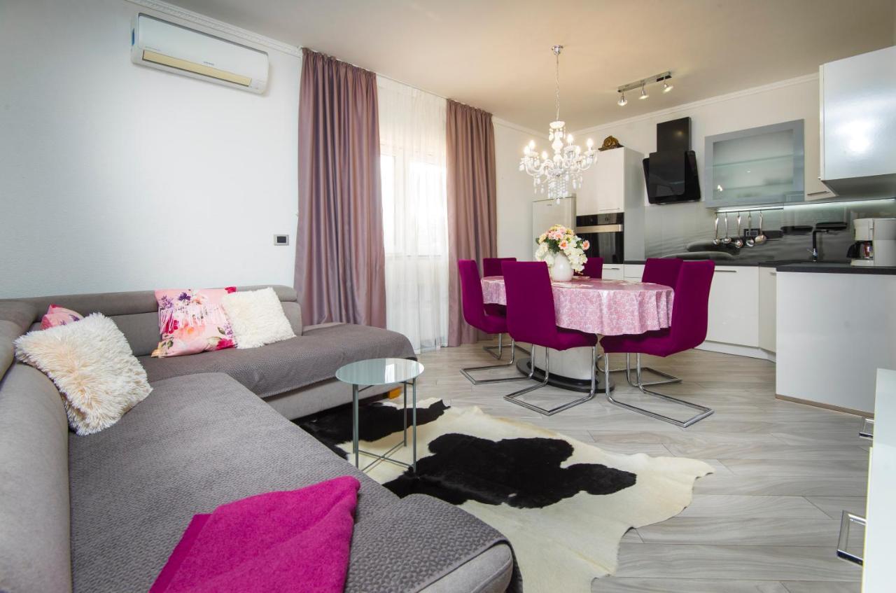 Villa J&J Apartments Residence With Swimming Pool โปดสตรานา ภายนอก รูปภาพ